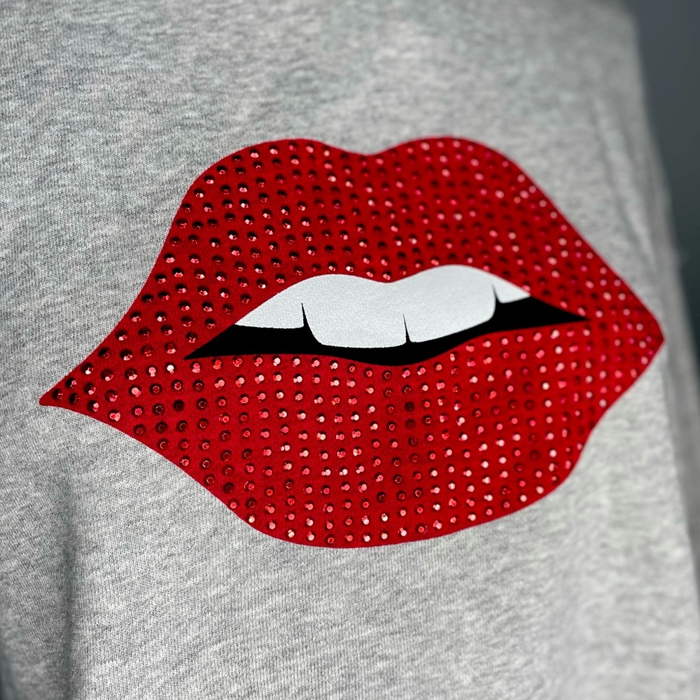 PLUS Crop top pullover sweatshirt Bedazzled Lips Kiss - Picture 3 of 10